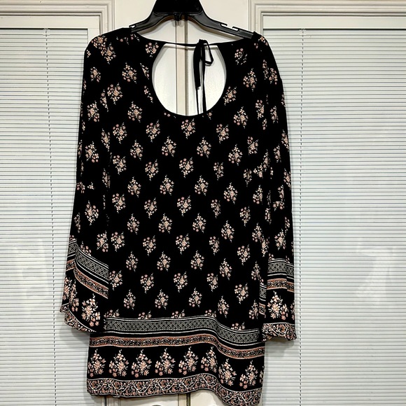 Xhilaration Dresses & Skirts - Xhilaration dress bell sleeves very flowy tie at back of neck generously sized M